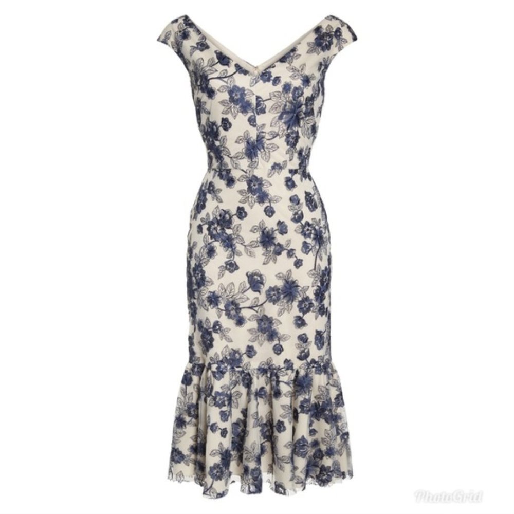 Gal Meets Glam Blue and Cream Sheath Dress with Sweetheart Neckline